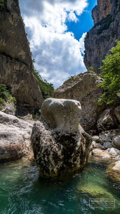 photo erosion de calcaire dans le couloir samson du Verdon